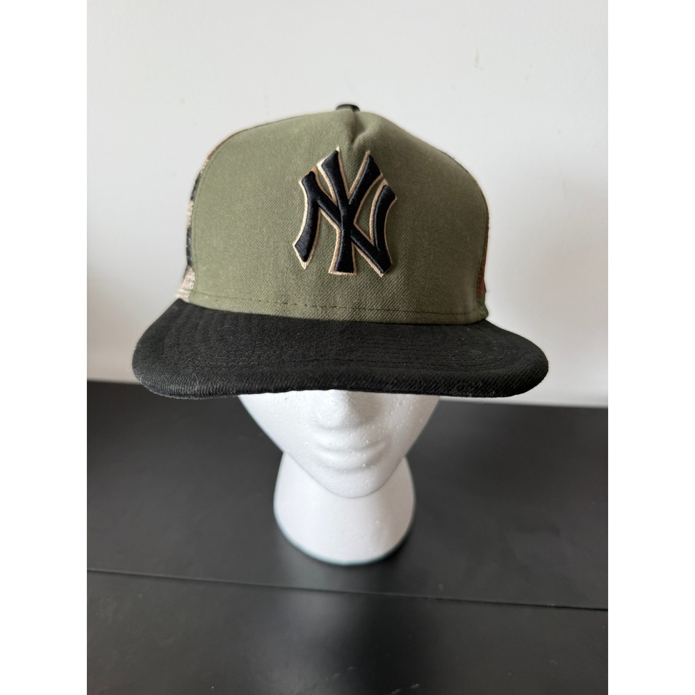 New York Yankees Snapback Hat New Era 9FIFTY Olive Green Camo Mesh Trucker Cap